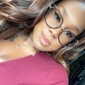 Meet your Posher, Brittney